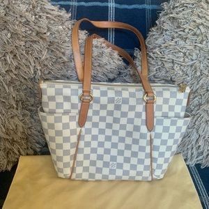 Authentic Louis Vuitton totally pm bag!